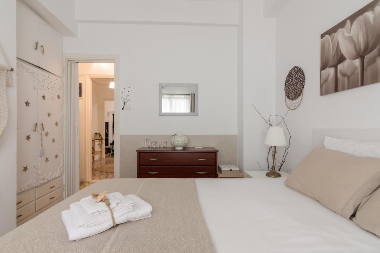 Classic And Modern Apartment In Athene Buitenkant foto
