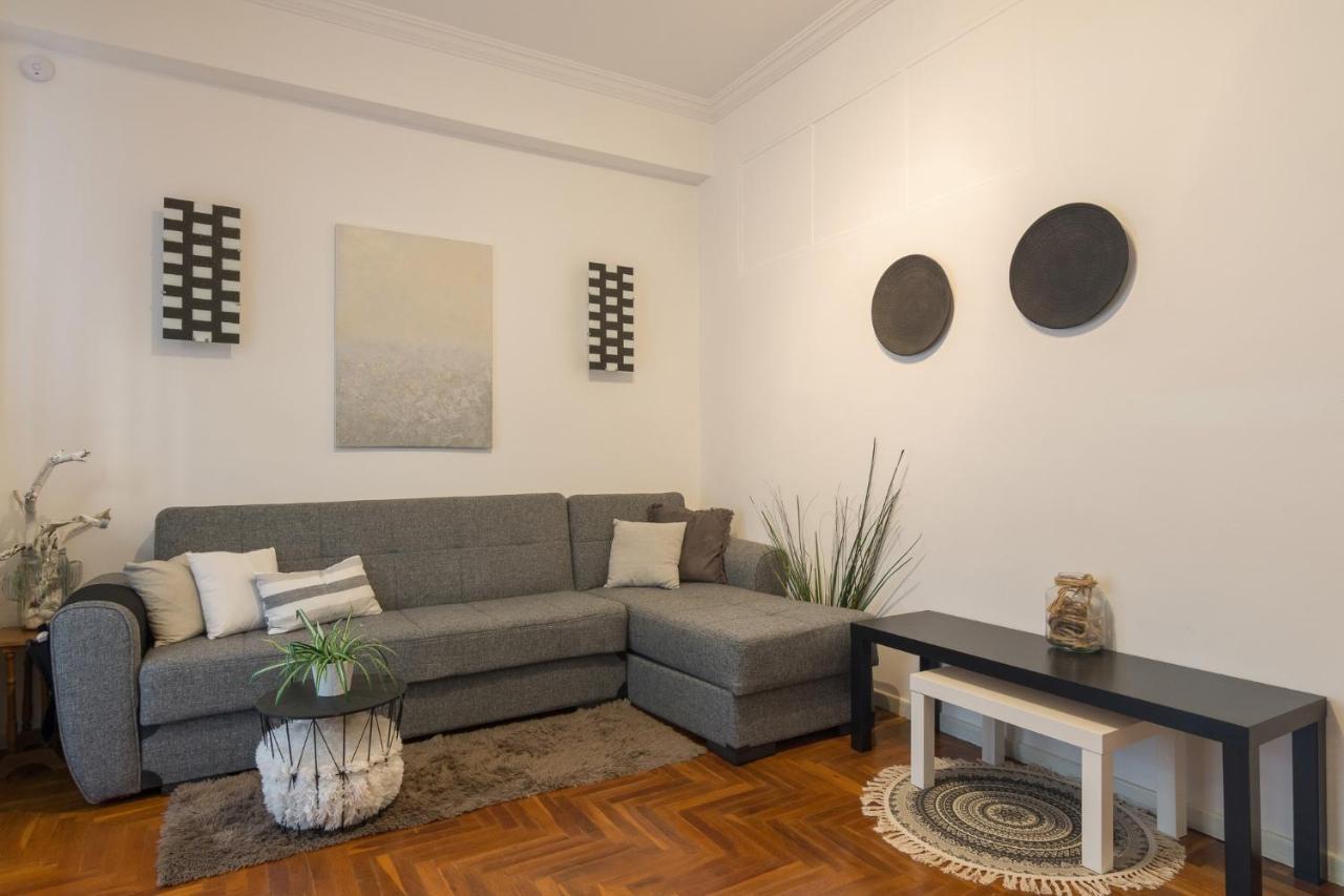 Classic And Modern Apartment In Athene Buitenkant foto