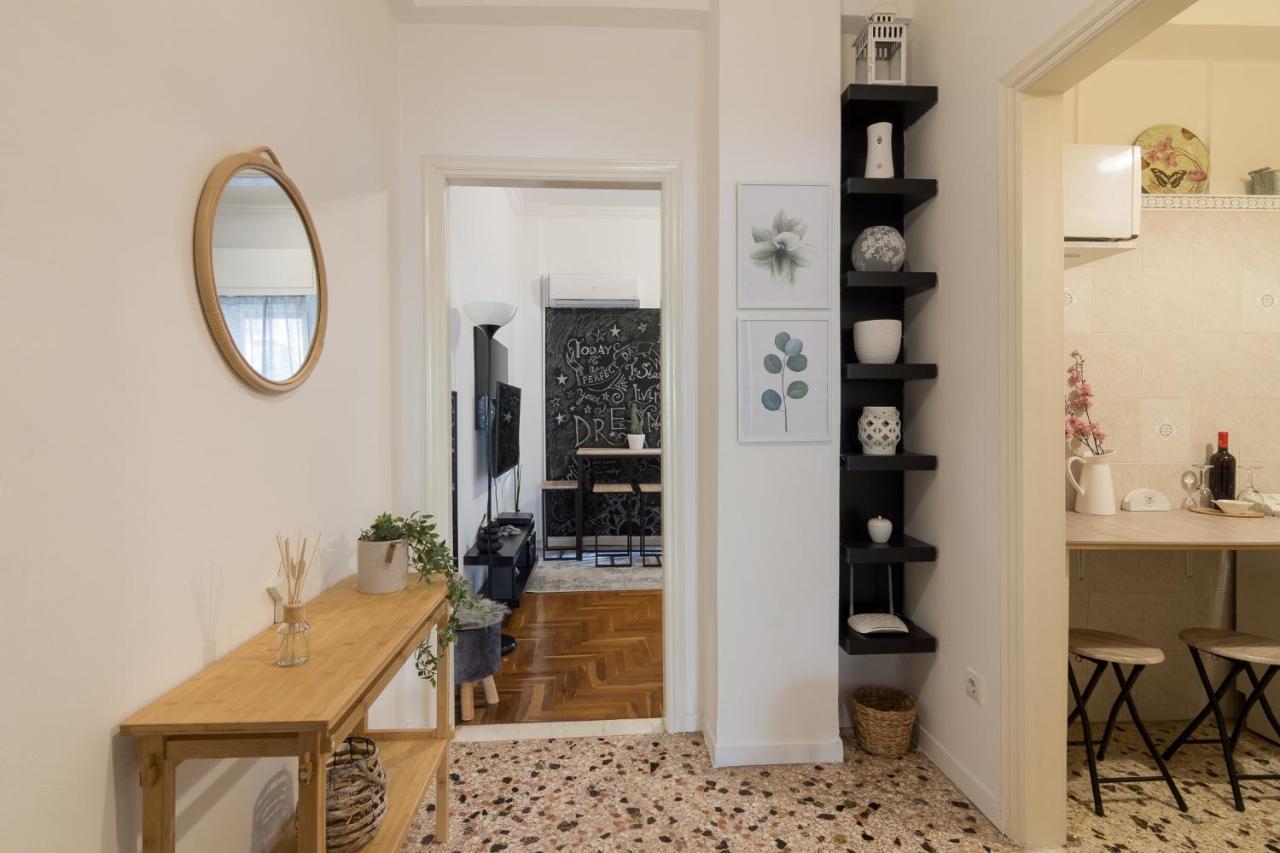 Classic And Modern Apartment In Athene Buitenkant foto