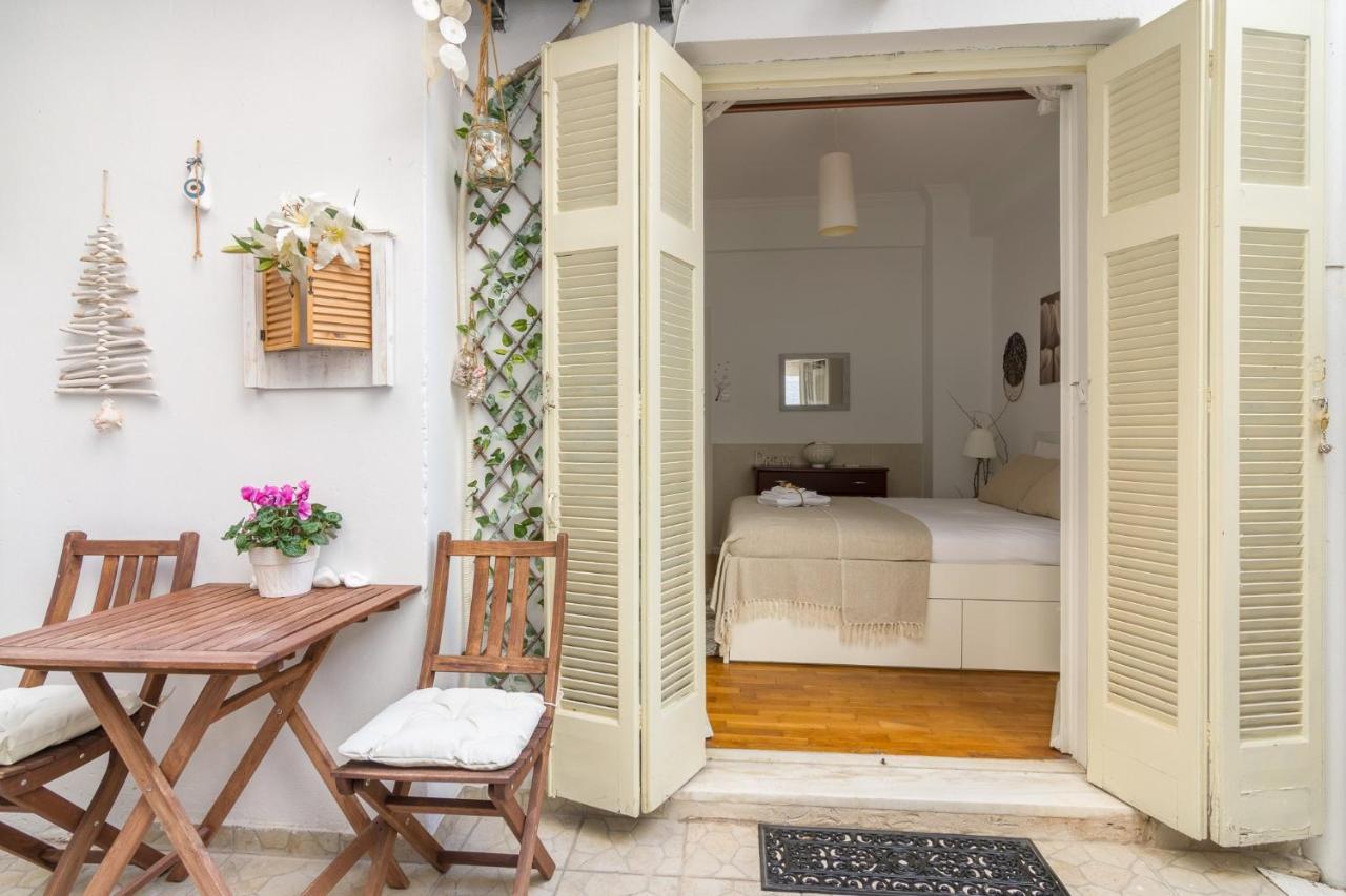 Classic And Modern Apartment In Athene Buitenkant foto